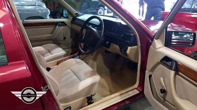 Lot 344 - 1993 MERCEDES E200 AUTO