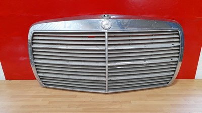 Lot 777 - MERCEDES GRILLE