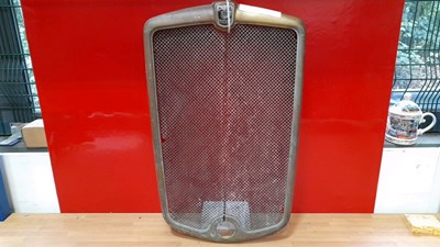 Lot 605 - 1932 MORRIS MINOR GRILLE