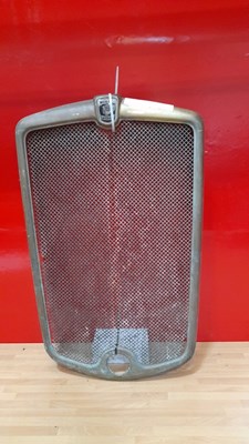 Lot 605 - 1932 MORRIS MINOR GRILLE