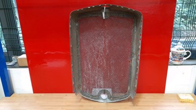 Lot 605 - 1932 MORRIS MINOR GRILLE