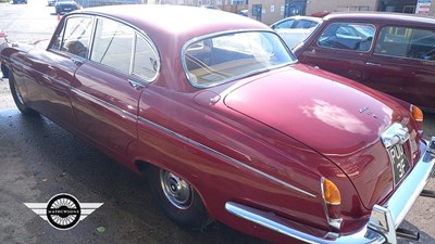 Lot 526 - 1968 JAGUAR 420 G