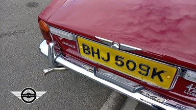 Lot 378 - 1971 JAGUAR 4.2 XJ6 AUTO