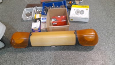 Lot 195 - SELECTION OF TOOLS & CAR PARTS