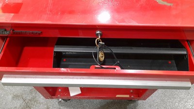Lot 221 - TASKMASTER TOOL CABINET WITH KEYS