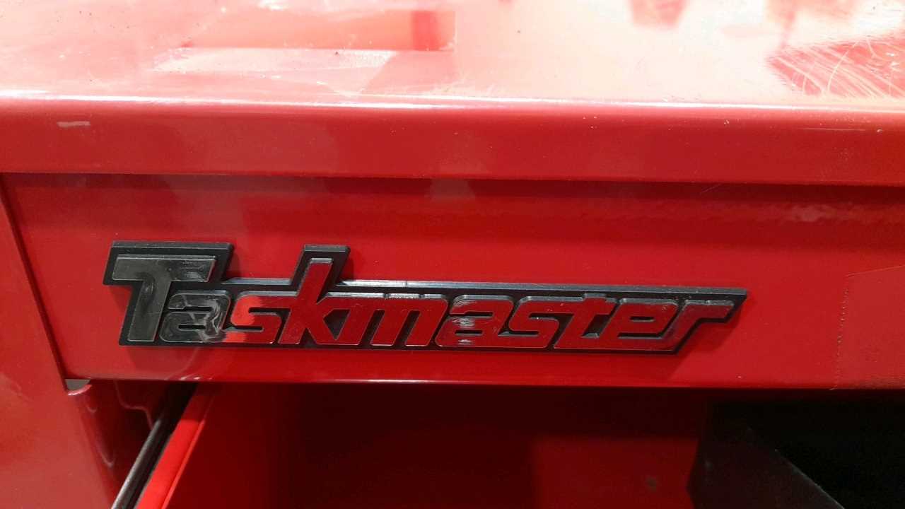 Lot 703 - TASKMASTER TOOL CABINET WITH KEYS