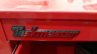 Lot 221 - TASKMASTER TOOL CABINET WITH KEYS