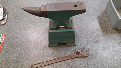 Lot 431 - 1952 64 KGS ANVIL & STAND + BAHCO ADJUSTABLE SPANNER 87-750MM