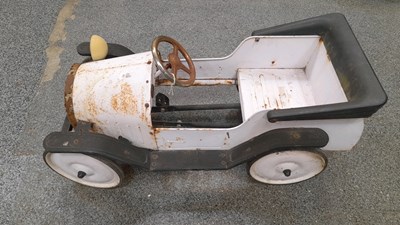 Lot 455 - CHILDS PEDAL CAR