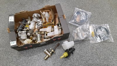 Lot 233 - BOX OF ASSORTED MASTER CYLINDER & SERVO PARTS ( NEW OLD STOCK )