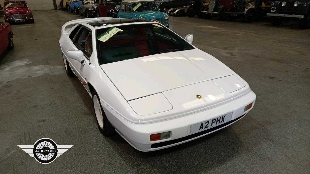 Lot 128 - 1988 LOTUS ESPRIT