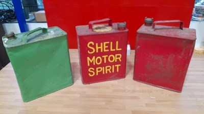 Lot 324 - 3X 2 GALLON PETROL CANS