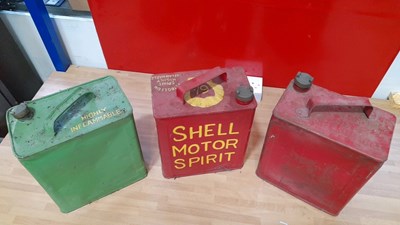 Lot 324 - 3X 2 GALLON PETROL CANS
