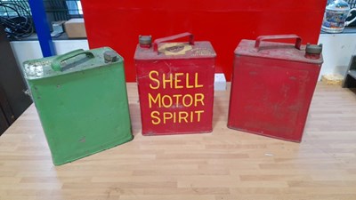 Lot 324 - 3X 2 GALLON PETROL CANS