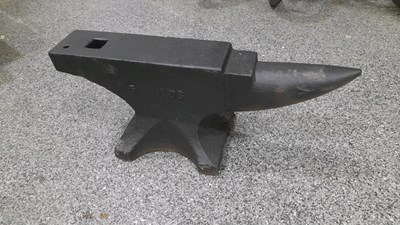 Lot 507 - SMALL BLACKSMITH ANVIL