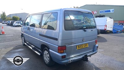 Lot 16 - 2002 VOLKSWAGEN CARAVELLE TDI SWB