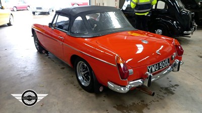 Lot 206 - 1973 MG B