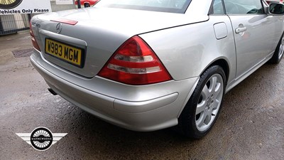 Lot 252 - 2000 MERCEDES SLK 320 AUTO