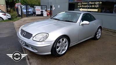 Lot 252 - 2000 MERCEDES SLK 320 AUTO