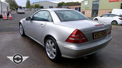 Lot 252 - 2000 MERCEDES SLK 320 AUTO