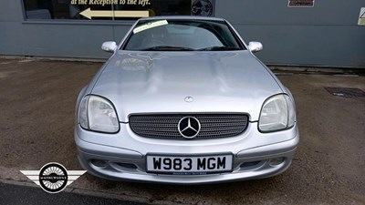 Lot 252 - 2000 MERCEDES SLK 320 AUTO