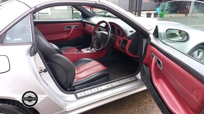 Lot 252 - 2000 MERCEDES SLK 320 AUTO