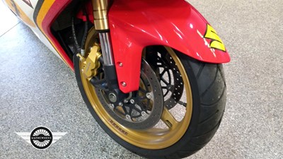 Lot 362 - 2005 SUZUKI GSX R750 K5