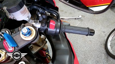 Lot 362 - 2005 SUZUKI GSX R750 K5