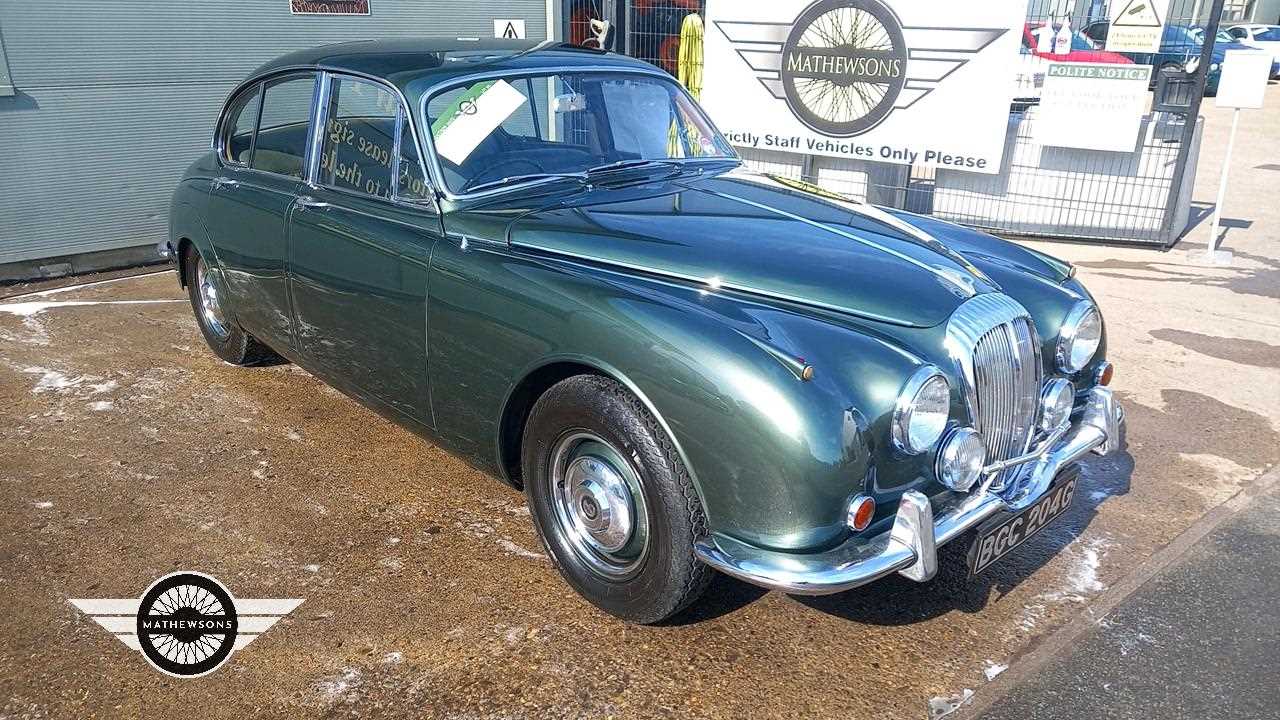 Lot 472 - 1969 DAIMLER V8 250