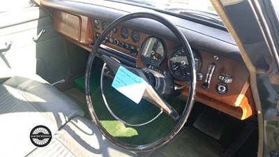 Lot 472 - 1969 DAIMLER V8 250