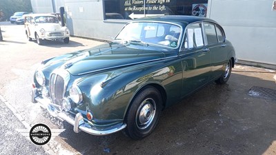 Lot 472 - 1969 DAIMLER V8 250