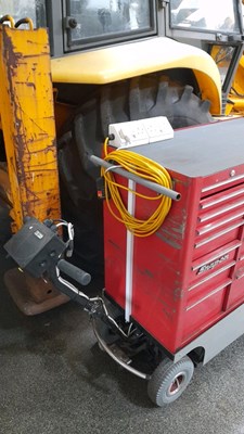 Lot 209 - SNAP-ON MOBILE TOOL BOX