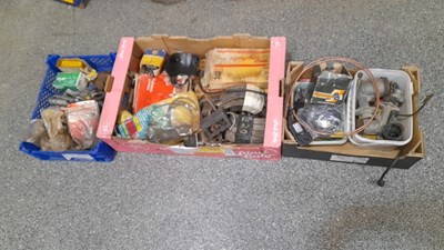 Lot 883 - 3 BOXES OF VARIOUS BRAKE PARTS