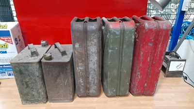 Lot 865 - 3 JERRY CANS & 2 PETROL CANS