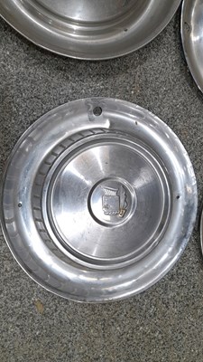 Lot 857 - 5X METAL HUB CAPS, IDEAL WALL FILLERS