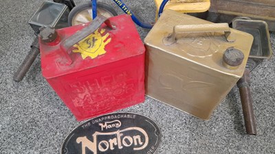 Lot 581 - SELECTION OF MEMORABILIA ITEMS