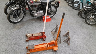 Lot 895 - 2 X TROLLEY JACKS & AXLE STANDS