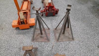 Lot 895 - 2 X TROLLEY JACKS & AXLE STANDS