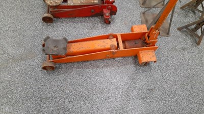 Lot 895 - 2 X TROLLEY JACKS & AXLE STANDS