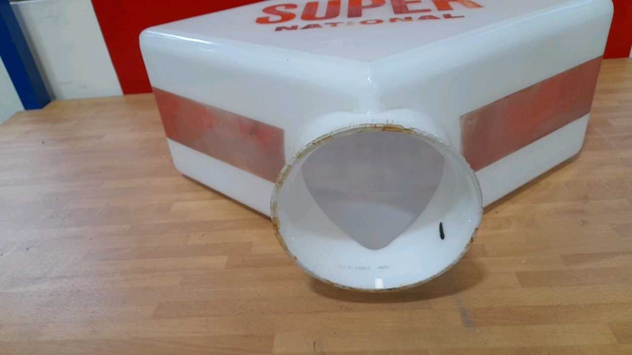 Lot 35 SUPER NATIONAL GLASS GLOBE