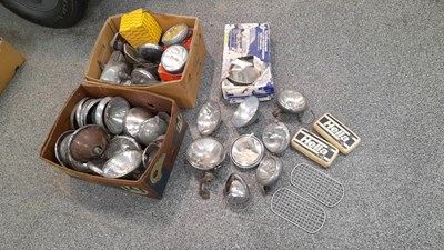 Lot 839 - 2 BOXES OF ASSORTED LIGHTS