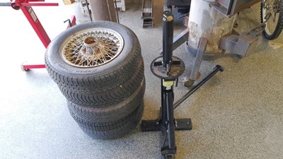 Lot 879 - 5 SPOKE WIRE WHEELS + TYRES 13" ( POSS FIT TRIUMPH ) & FREE STANDING TYRE CHANGER