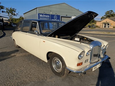 Lot 452 - 1983 DAIMLER DS420 LIMOUSINE