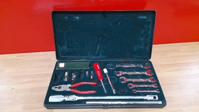 Lot 571 - JAGUAR FULL TOOL KIT