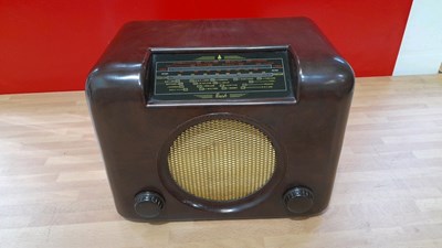 Lot 519 - BUSH BROWN BAKELITE RADIO