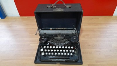 Lot 515 - UNDERWOOD PORTABLE TYPEWRITER