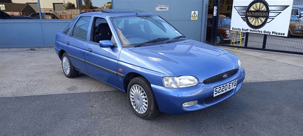 Lot 464 - 1999 FORD ESCORT LX