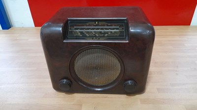 Lot 5 - BUSH BAKELITE RADIO BROWN