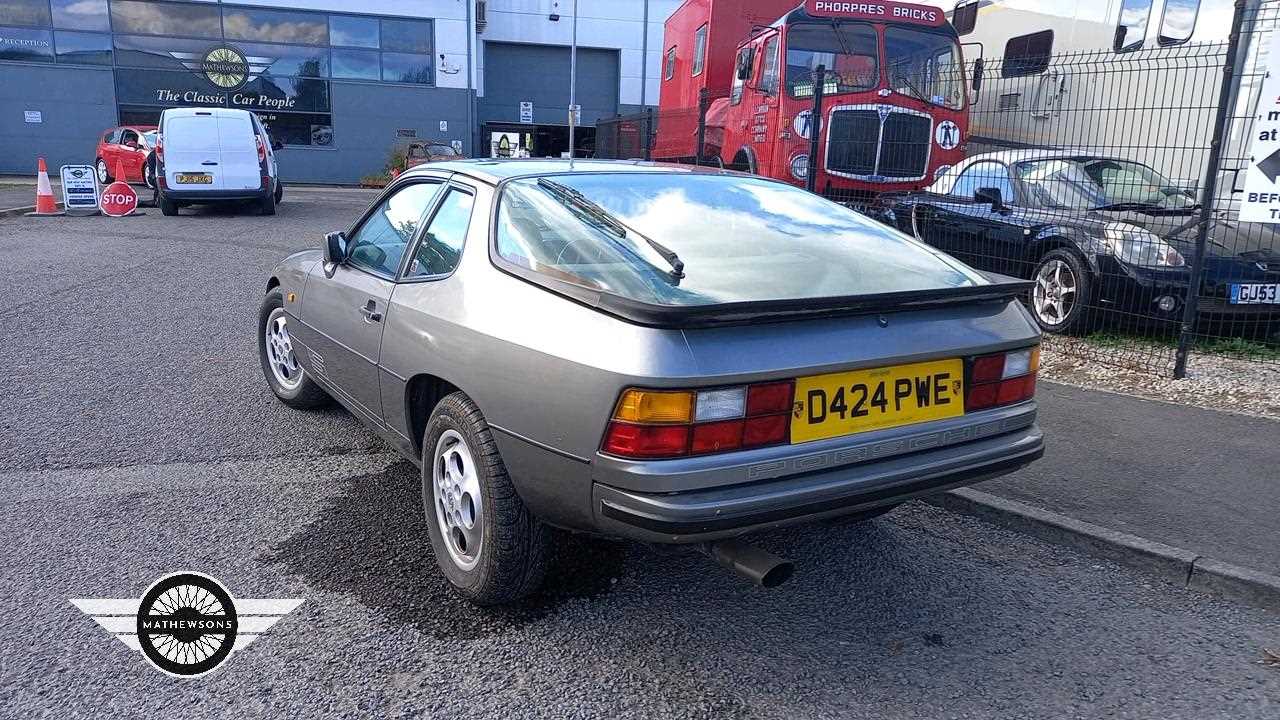 Lot 624 1986 PORSCHE 924