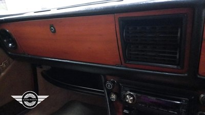 Lot 160 - 1976 TRIUMPH STAG AUTO